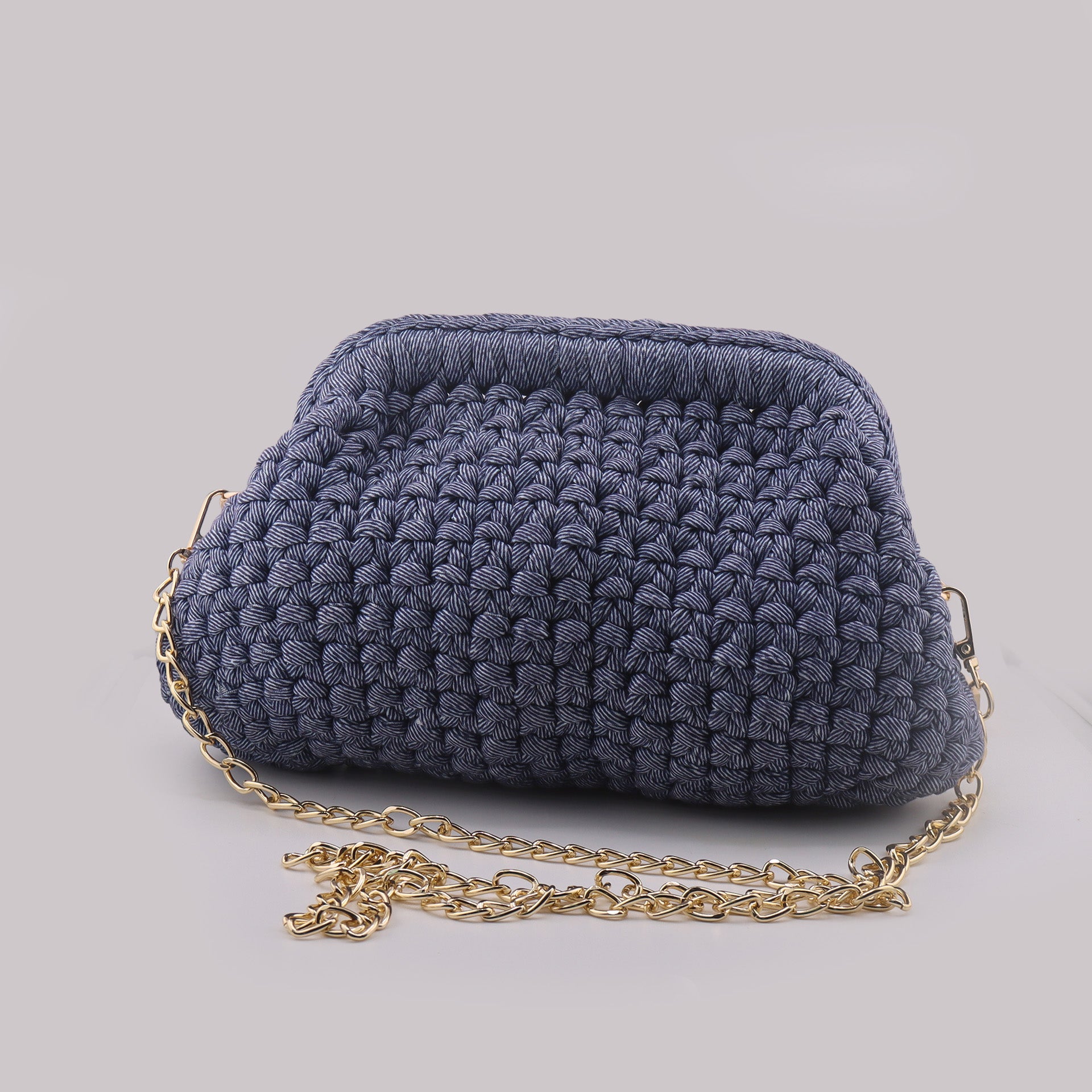 Borsa donna blu navy clutch a mano realizzata all'uncinetto