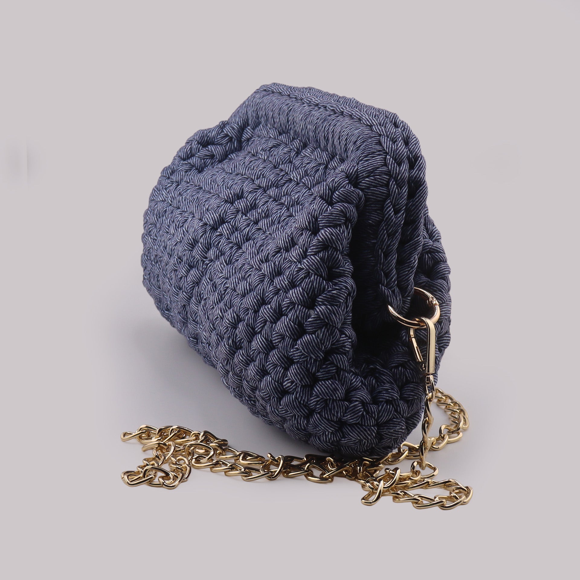 Borsa donna blu navy clutch a mano realizzata all'uncinetto