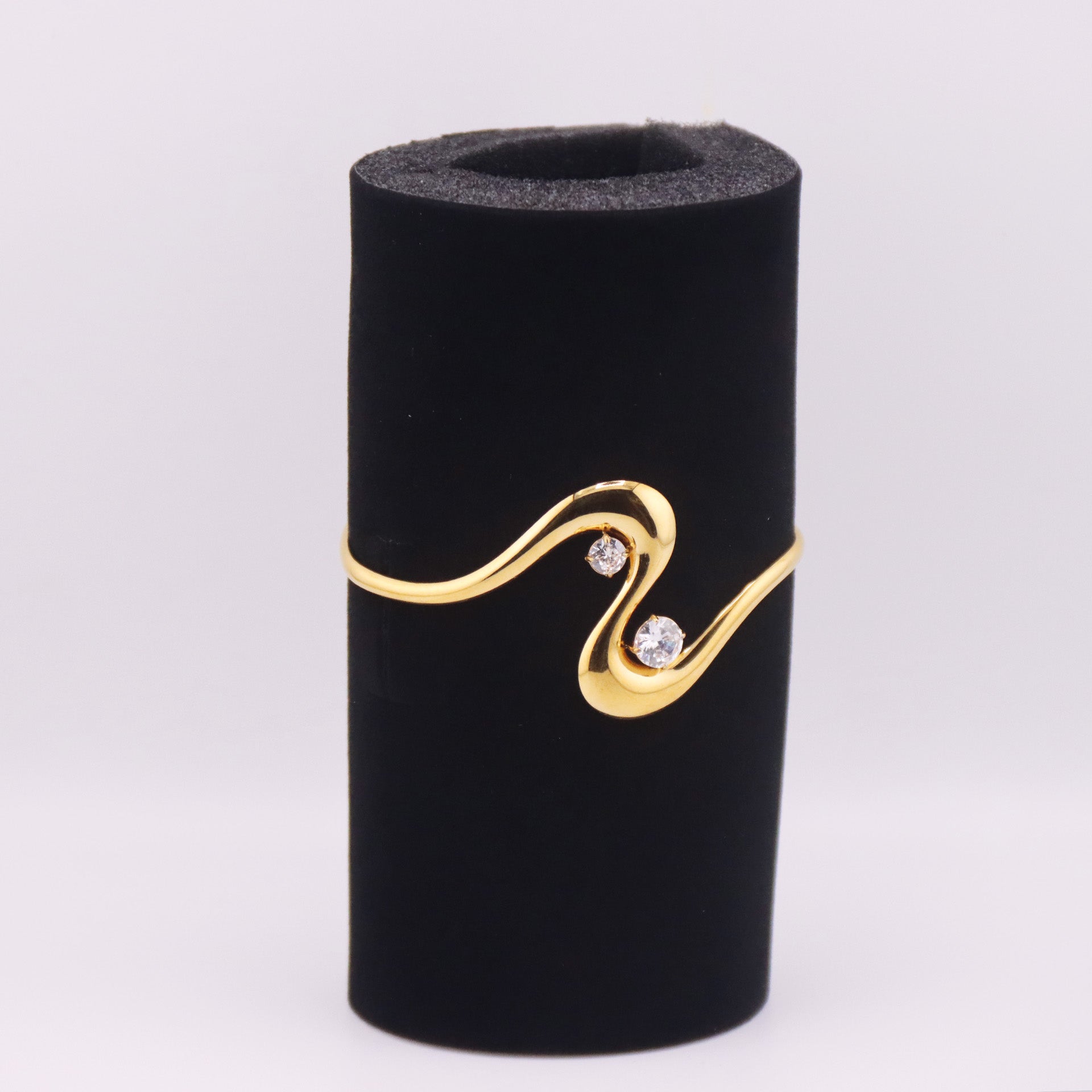 Bracciale Donna dorato design fluido a forma di onda o "S"