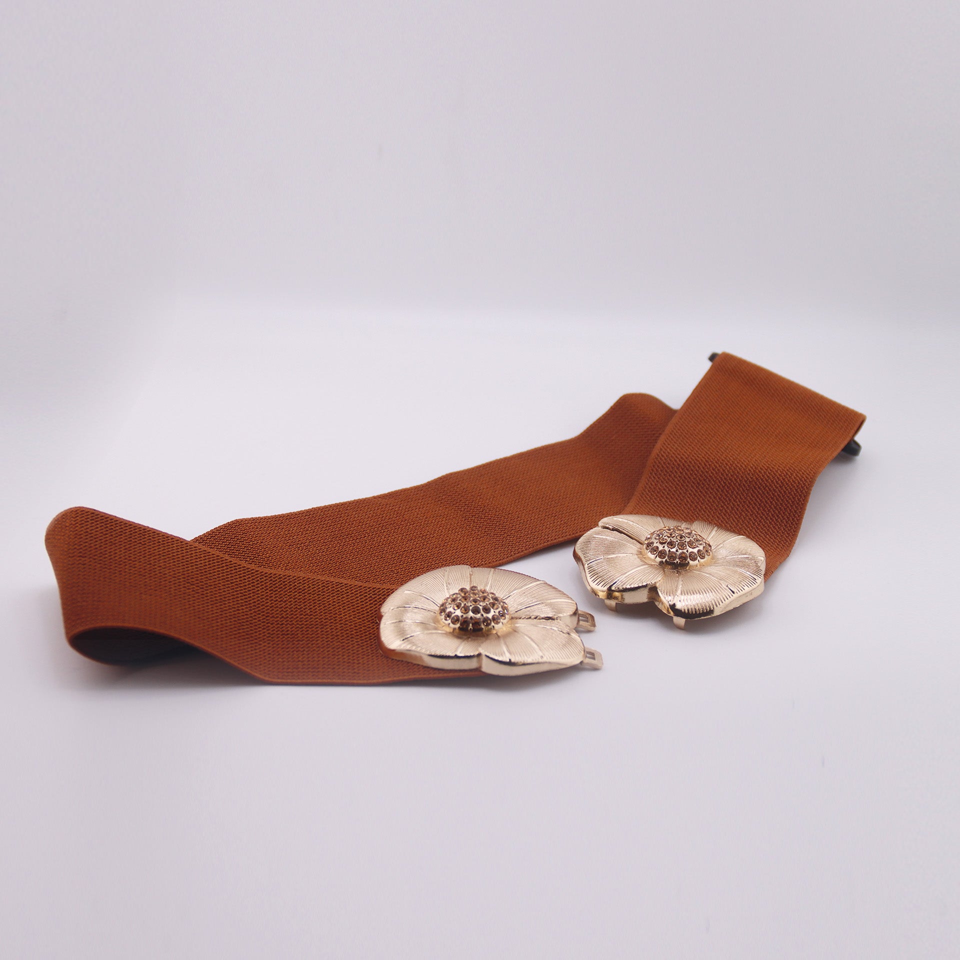 Cintura elastica alta con fibbia dorata