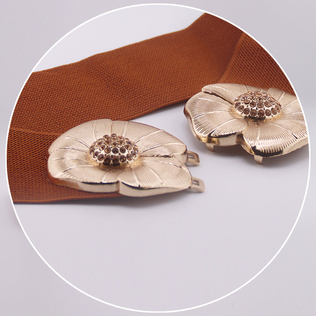 Cintura elastica alta con fibbia dorata